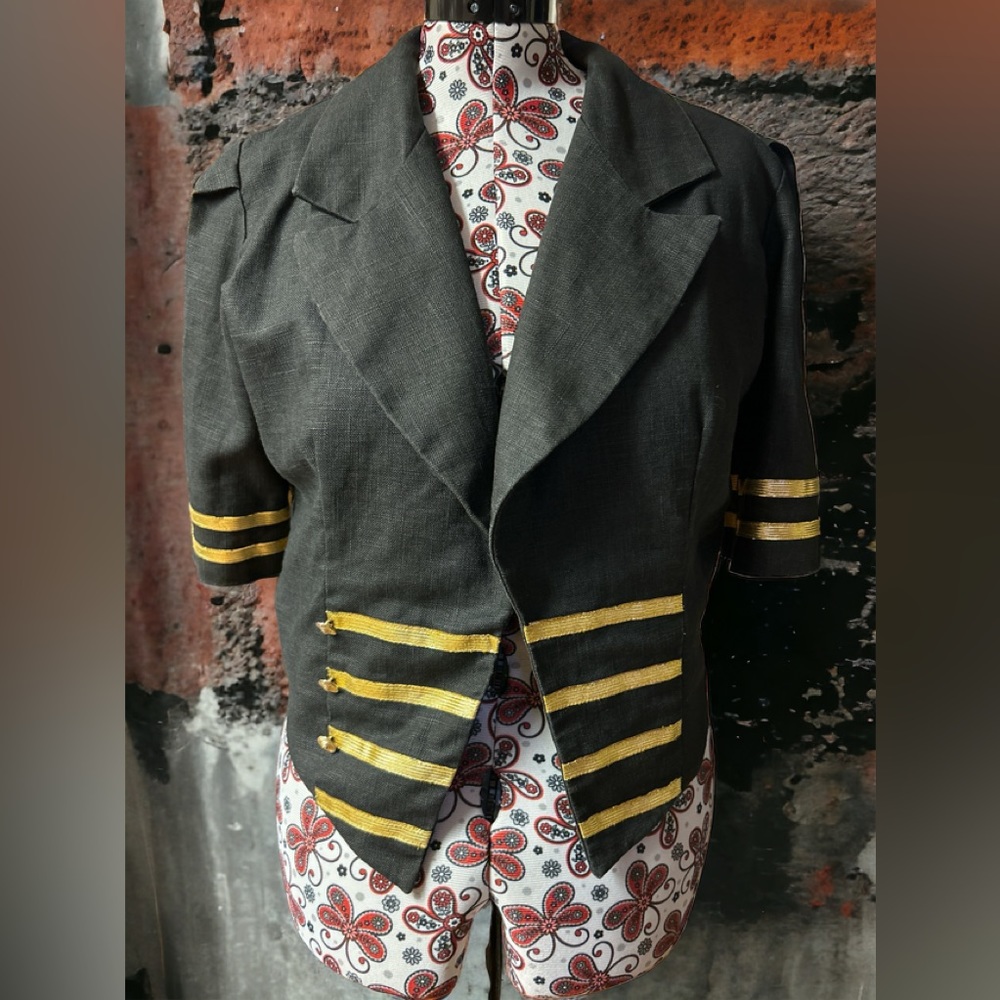 Kokomo Linen Cropped Black and Gold Blazer